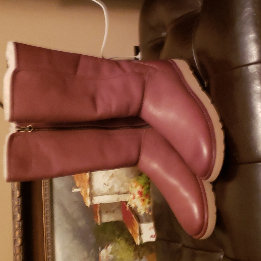 UGG